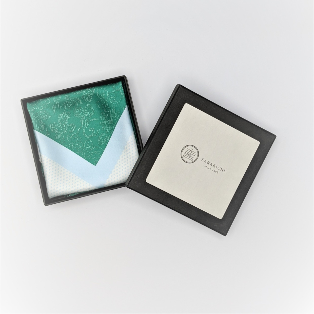 Pocket Square (Chrysanthemum Arabesque / Tokiwa Green)