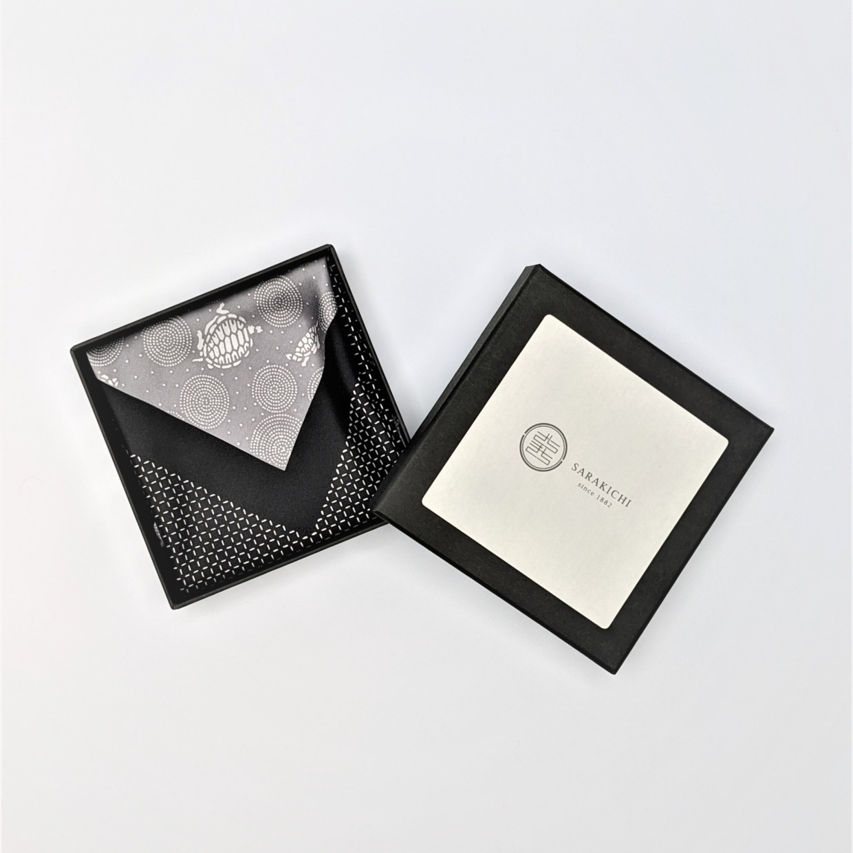 Pocket Square (Turtle in a Whirlpool / Donnezumi)