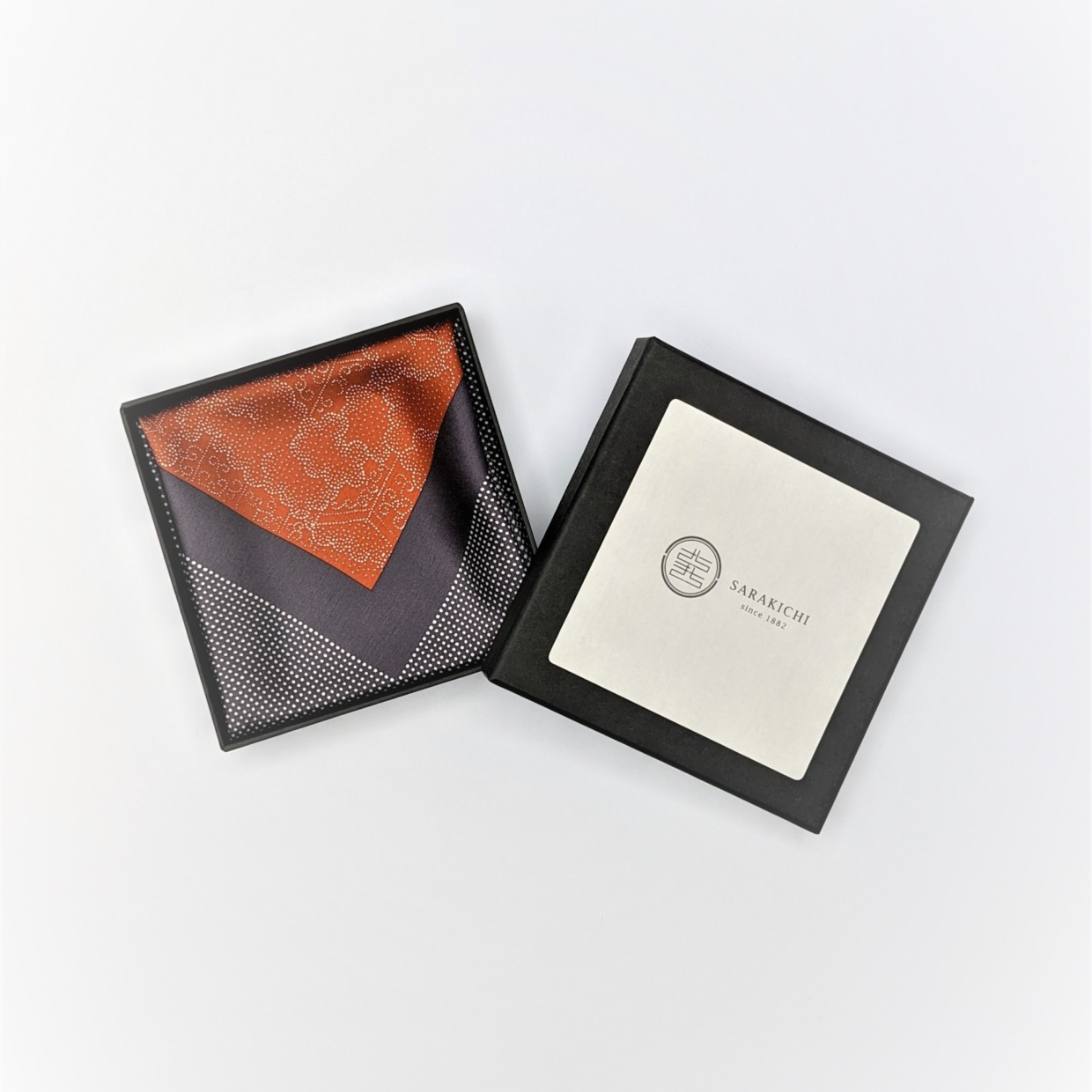 Pocket Square (Goshoguruma / Benikaba-iro)