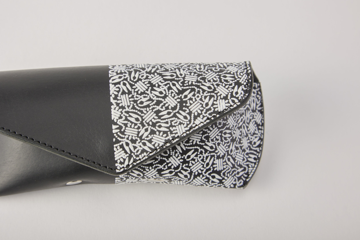 Glasses Case (Black / Scissors and Thread Reel)